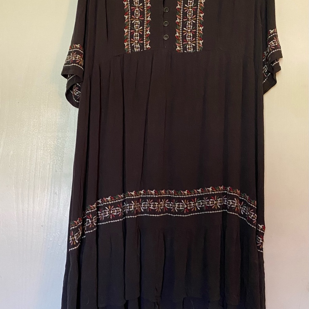 Summer dress casual XL cute. Hits above the knee.